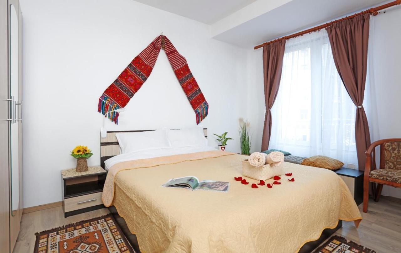 Traditional Romanian Apartments Boekarest Buitenkant foto